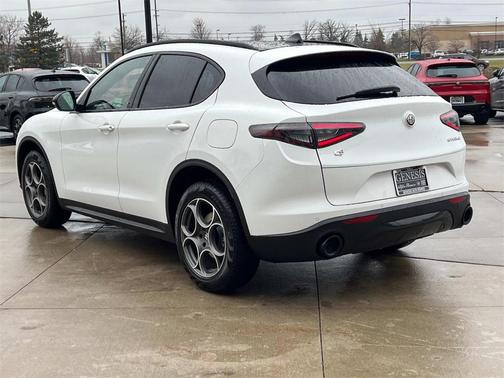 2025 Alfa Romeo Stelvio Base