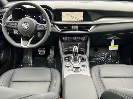 2025 Alfa Romeo Stelvio Base