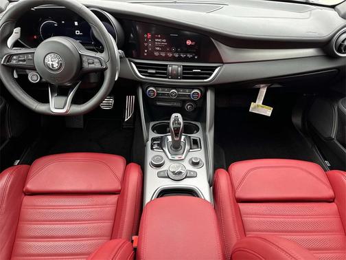 2025 Alfa Romeo Giulia Base