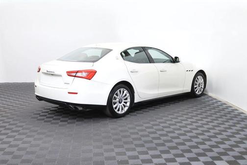 Bianco 2014 Maserati Ghibli Base