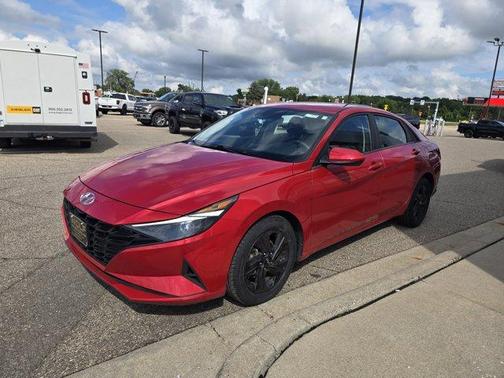 2022 Hyundai ELANTRA SEL