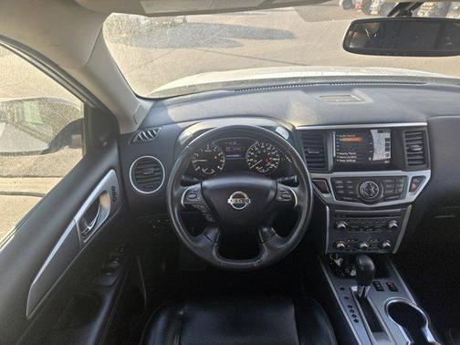 2017 Nissan Pathfinder SL