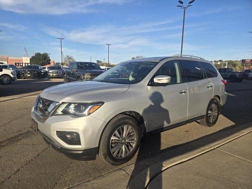 2017 Nissan Pathfinder SL