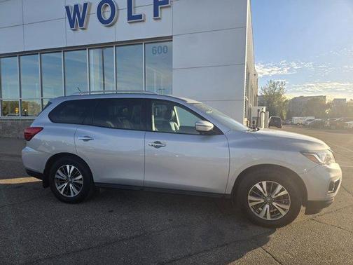 2017 Nissan Pathfinder SL