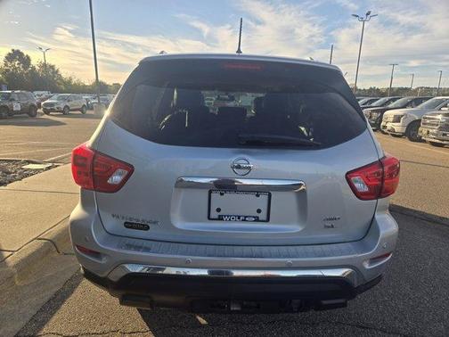 2017 Nissan Pathfinder SL