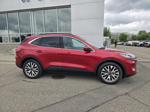 2022 Ford Escape Titanium Hybrid