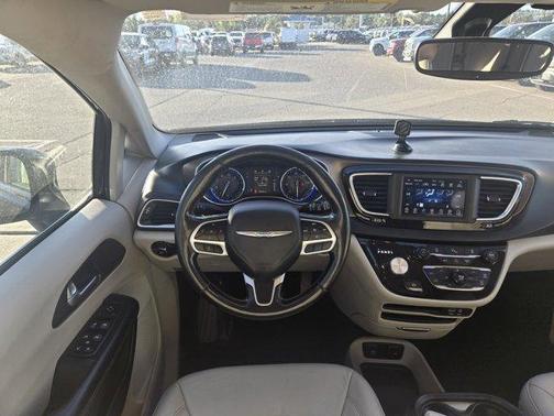 2019 Chrysler Pacifica Touring-L