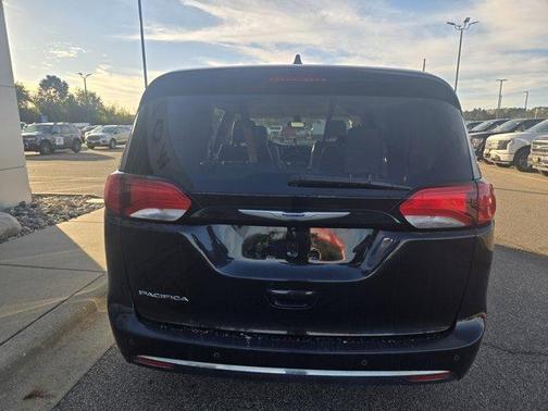 2019 Chrysler Pacifica Touring-L