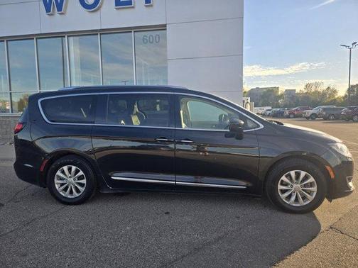 2019 Chrysler Pacifica Touring-L