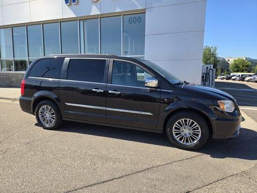 2015 Chrysler Town & Country Touring-L