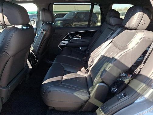 2026 Land Rover Range Rover P530 SE 7 Seat