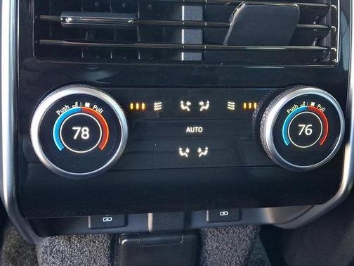 2026 Land Rover Range Rover P530 SE 7 Seat