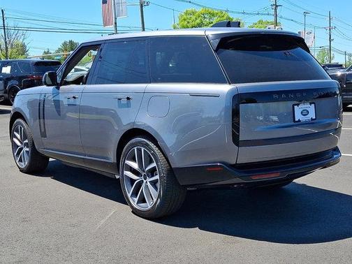 Eiger Grey 2026 Land Rover Range Rover P550e SE
