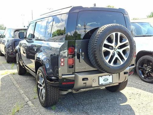 2024 Land Rover Defender P400 X-Dynamic SE