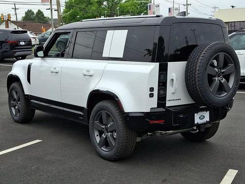 Fuji White 2026 Land Rover Defender P400 X-Dynamic SE