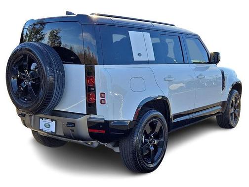 2024 Land Rover Defender P400 X-Dynamic SE