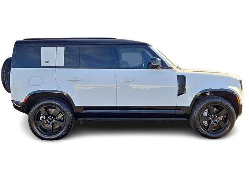 2024 Land Rover Defender P400 X-Dynamic SE