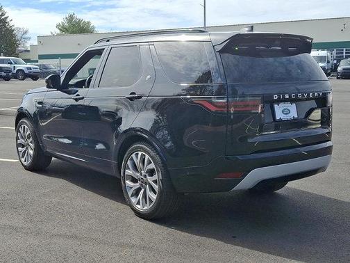 Santorini Black 2026 Land Rover Discovery Tempest Edition