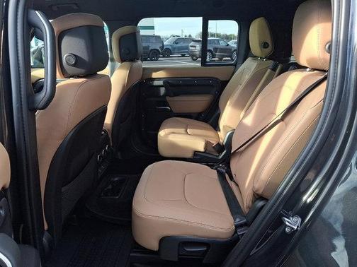 2026 Land Rover Defender 130 X-Dynamic SE