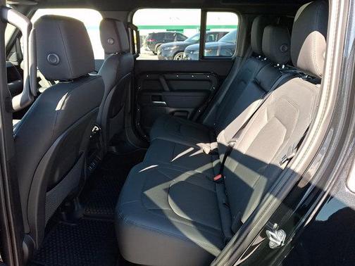 2026 Land Rover Defender 110 X-Dynamic SE