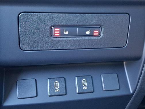 2026 Land Rover Defender 110 X-Dynamic SE