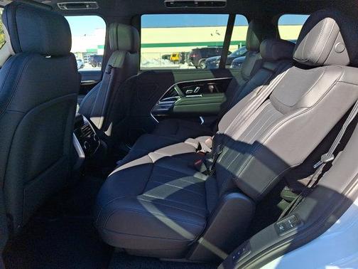 2026 Land Rover Range Rover P400 SE 7 Seat