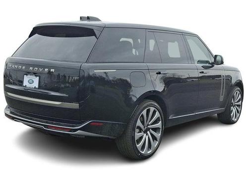 Santorini Black 2026 Land Rover Range Rover P400 SE 7 Seat