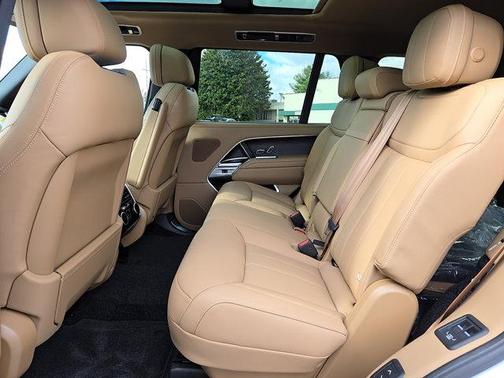 2025 Land Rover Range Rover P400 SE 7 Seat