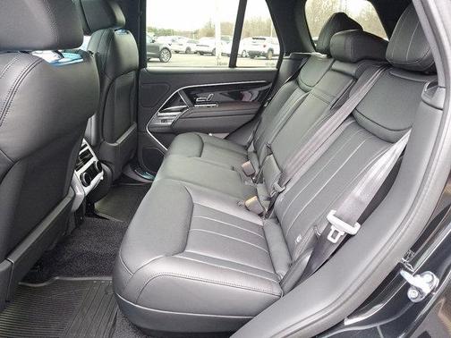 2026 Land Rover Range Rover SE