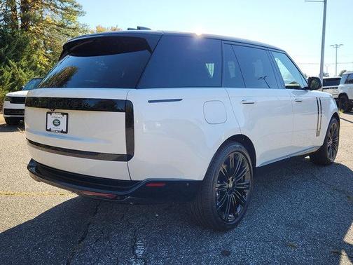 2025 Land Rover Range Rover P530 SE 7 Seat