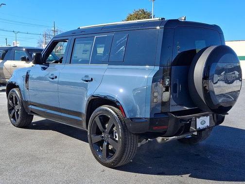 2026 Land Rover Defender 110 X-Dynamic SE