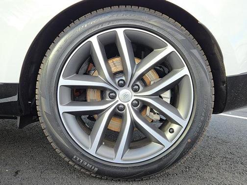 2025 Land Rover Range Rover P550e SE