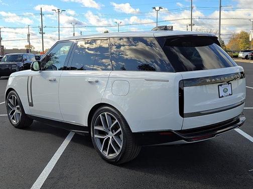 2025 Land Rover Range Rover P550e SE