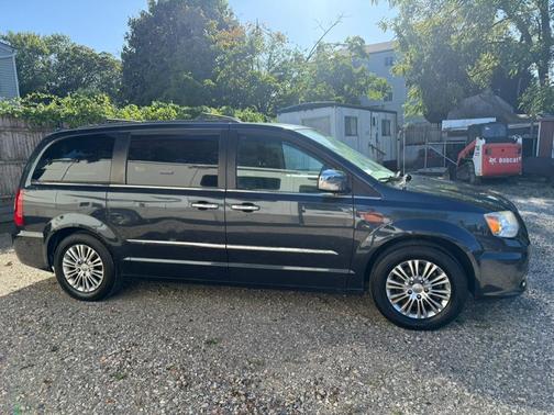 2013 Chrysler Town & Country Touring-L