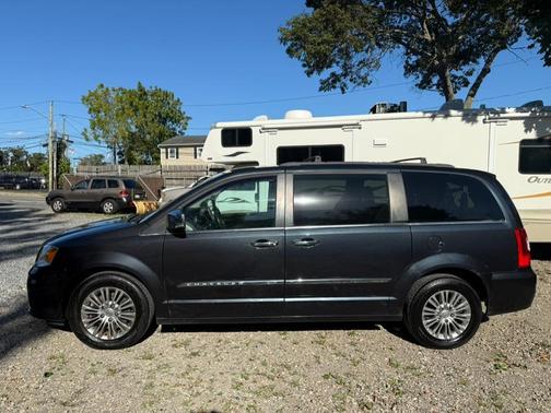 2013 Chrysler Town & Country Touring-L