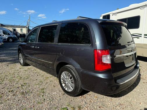 2013 Chrysler Town & Country Touring-L