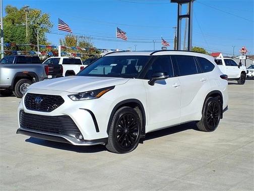 2024 Toyota Highlander LE