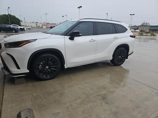 2024 Toyota Highlander LE