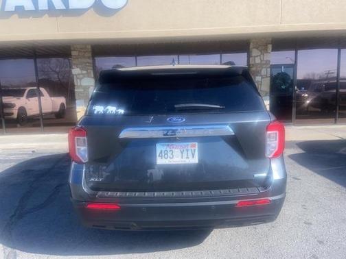 Photo 3 of 4 of 2020 Ford Explorer XLT