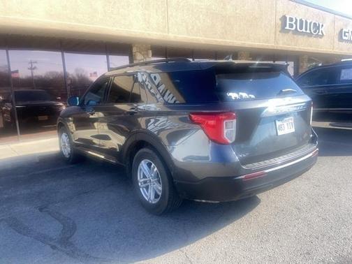 Photo 2 of 4 of 2020 Ford Explorer XLT