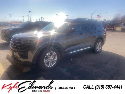 Photo 1 of 4 of 2020 Ford Explorer XLT
