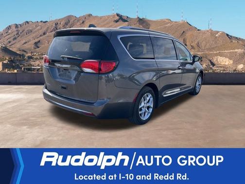 2017 Chrysler Pacifica Touring-L Plus