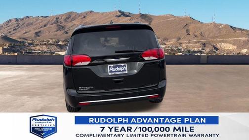Brilliant Black Crystal Pearlcoat 2018 Chrysler Pacifica Touring-L