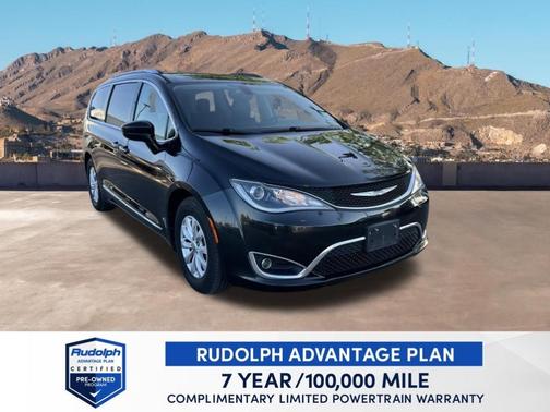 Brilliant Black Crystal Pearlcoat 2018 Chrysler Pacifica Touring-L