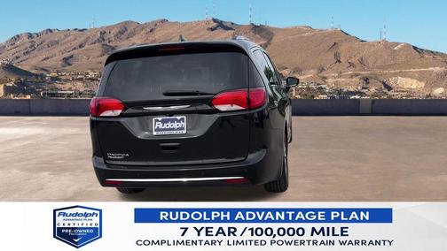 Brilliant Black Crystal Pearlcoat 2018 Chrysler Pacifica Touring-L