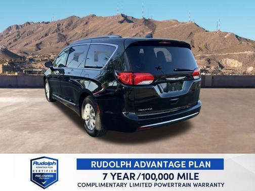 Brilliant Black Crystal Pearlcoat 2018 Chrysler Pacifica Touring-L