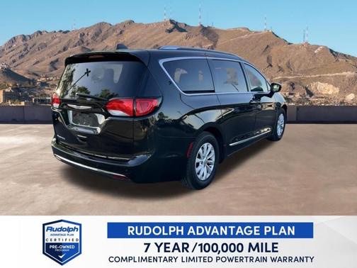 Brilliant Black Crystal Pearlcoat 2018 Chrysler Pacifica Touring-L