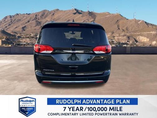 Brilliant Black Crystal Pearlcoat 2018 Chrysler Pacifica Touring-L