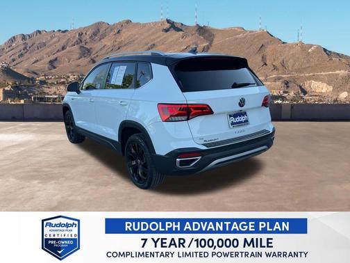 Pure White / Black Roof 2024 Volkswagen Taos 1.5T SE