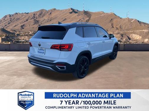 Pure White / Black Roof 2024 Volkswagen Taos 1.5T SE